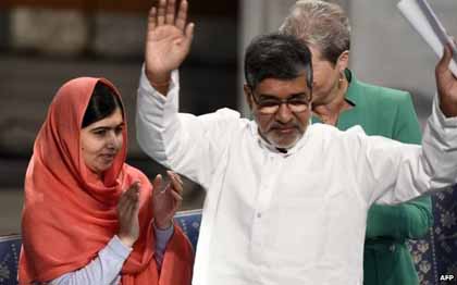 Pakistani education activist Malala Yousafzai and Indian child rights campaigner Kailash Satyarthi at the Nobel Prize awards.