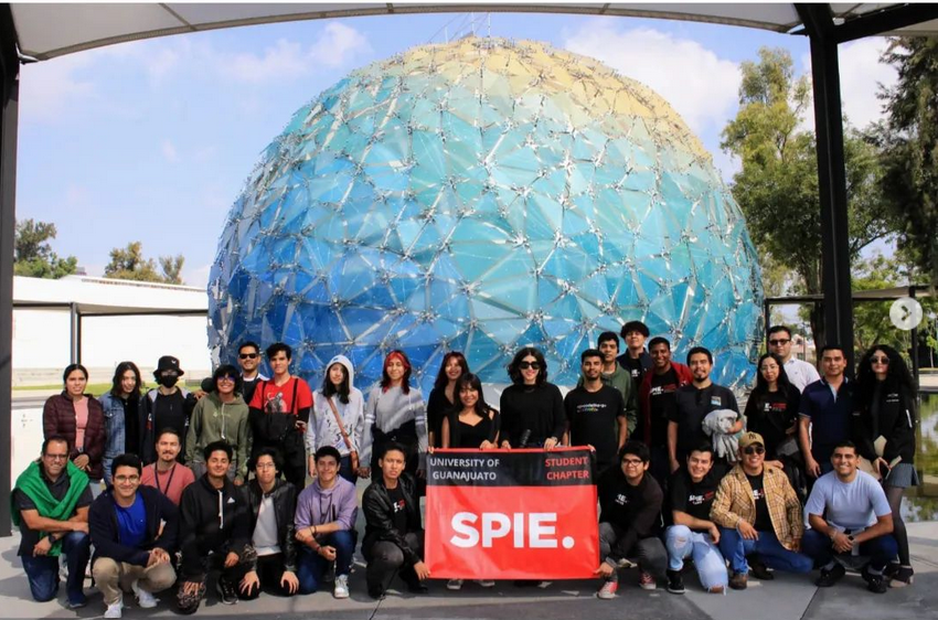 University of Guanajuato SPIE Student Chapter poses in front of planetarium
