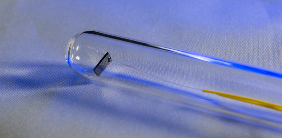 Close-up of a photonic thermometer prototype