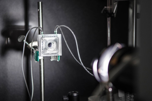 Caltech’s 2015 stand-alone water-splitting prototype